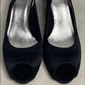 Stuart Weitzman peep toe Heels 6.5 M